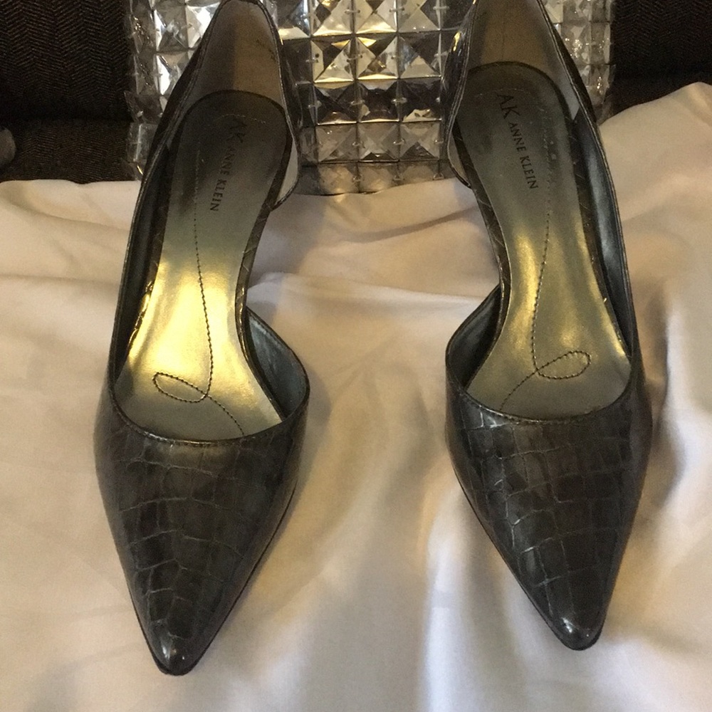 Pumps - Picture 3 of 3